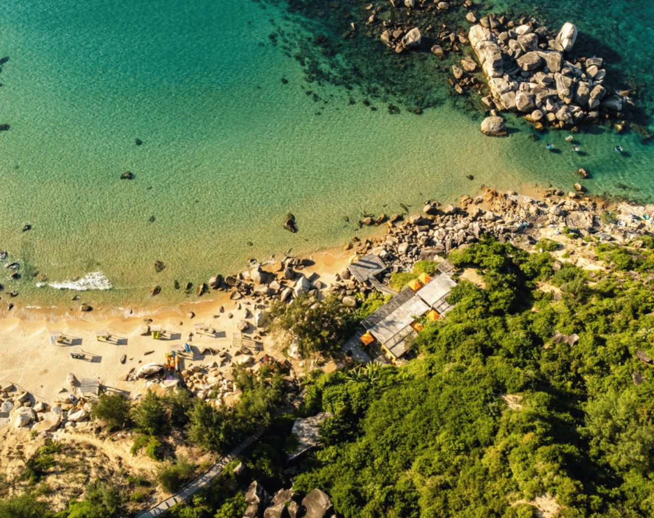 Bãi biển Trung Lương nước trong xanh