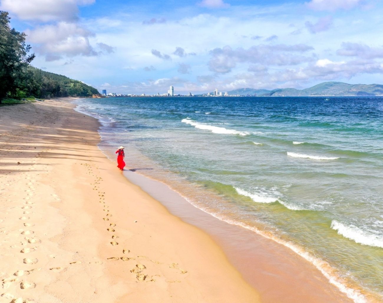 Cảnh biển Quy Hòa bên làng phong yên bình