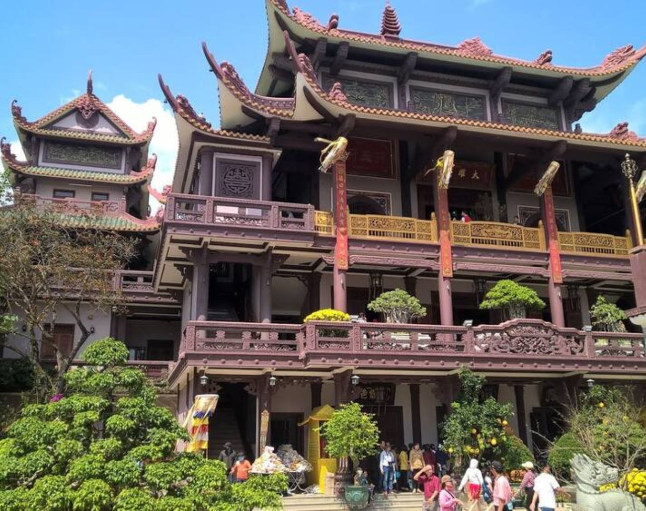 Chánh điện Chùa Thiên Hưng Bình Định mái ngói đỏ