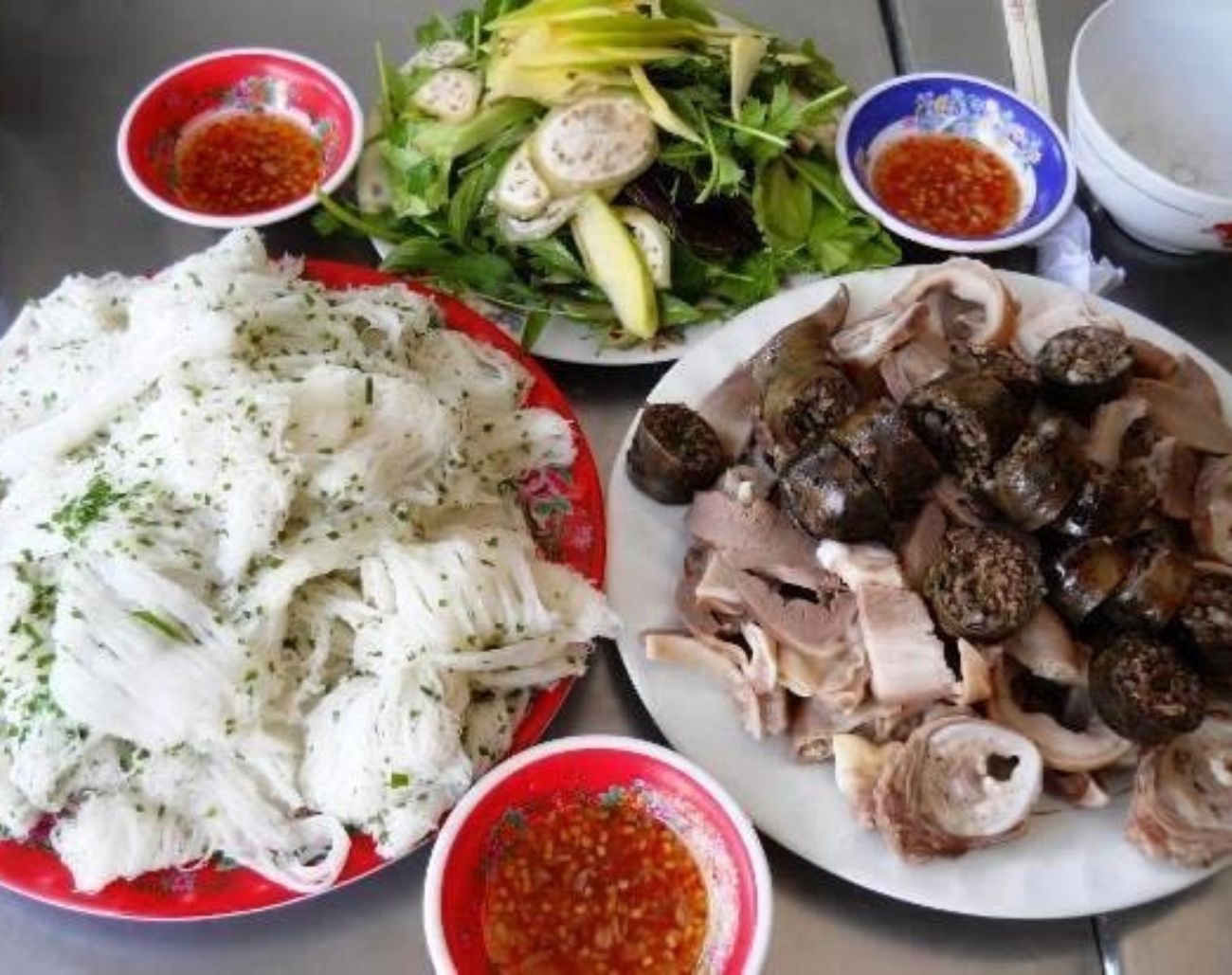 Cháo lòng bánh hỏi – Món ngon dân dã đặc trưng khó quên