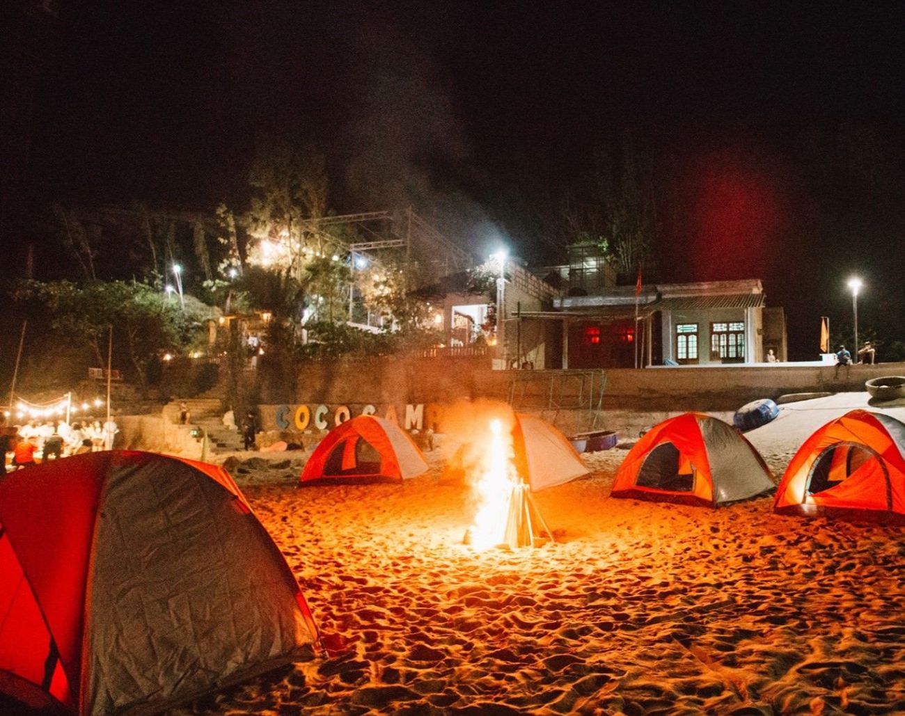 Đốt lửa trại buổi tối tại Trung Lương