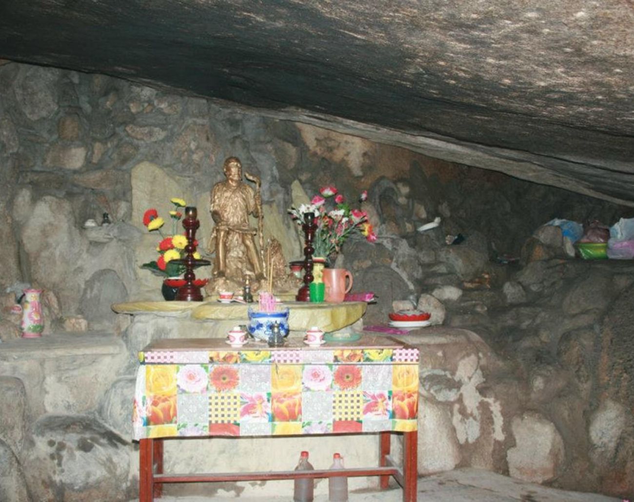 Hang Tổ – nơi gắn với truyền thuyết “Ông Núi”