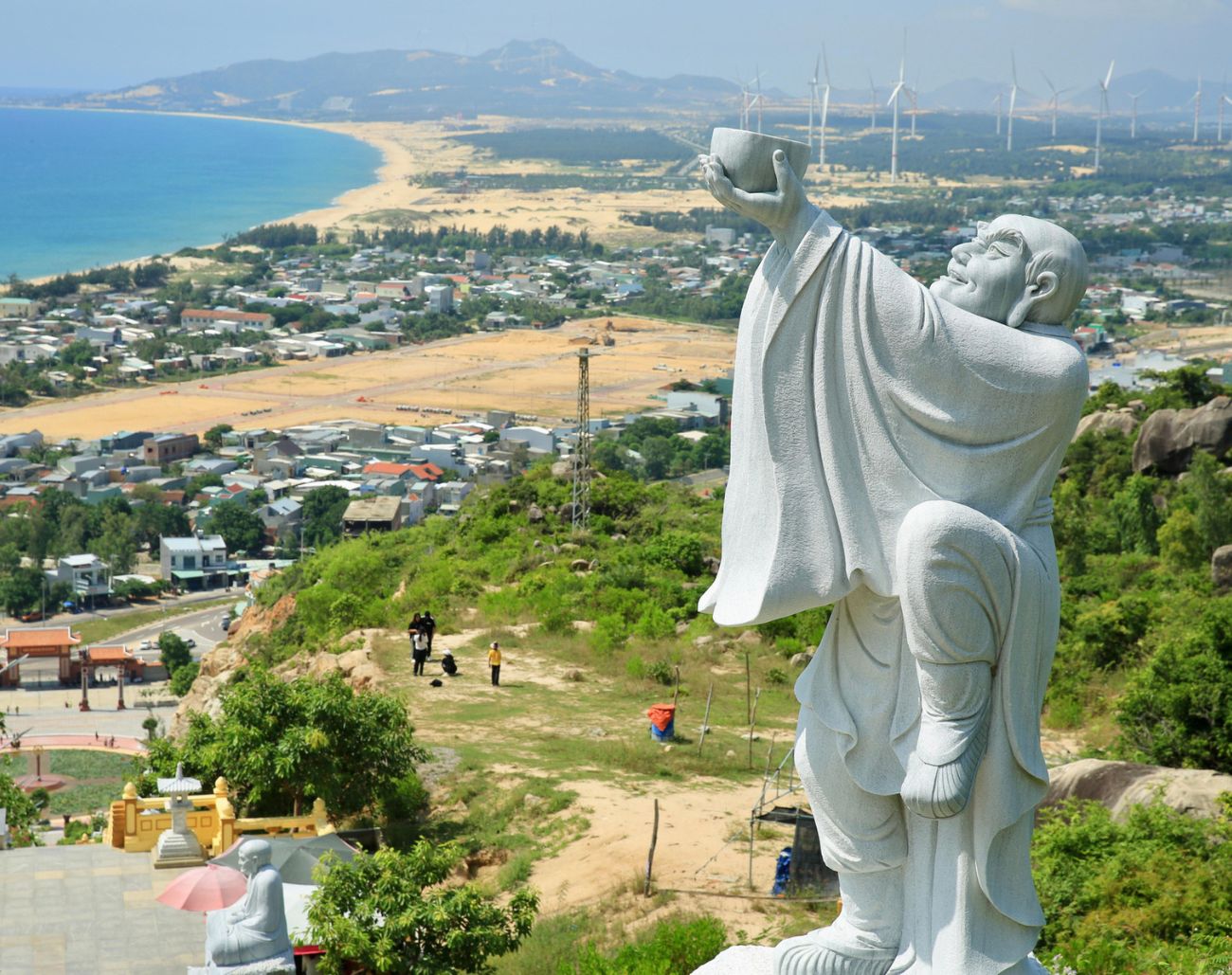 Hành lang La Hán tại Chùa Ông Núi