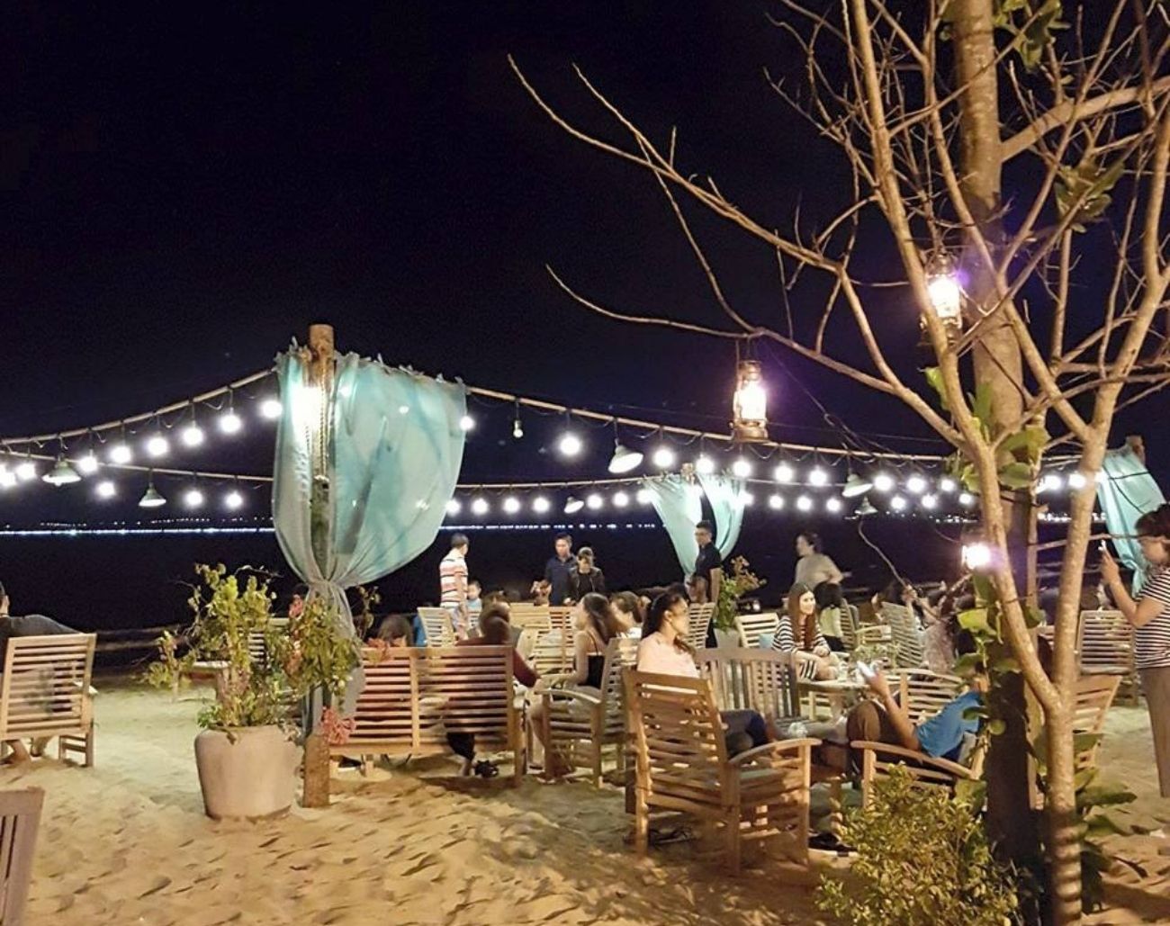 Không gian thư giãn dành cho gia đình tại Surf Bar Quy Nhơn