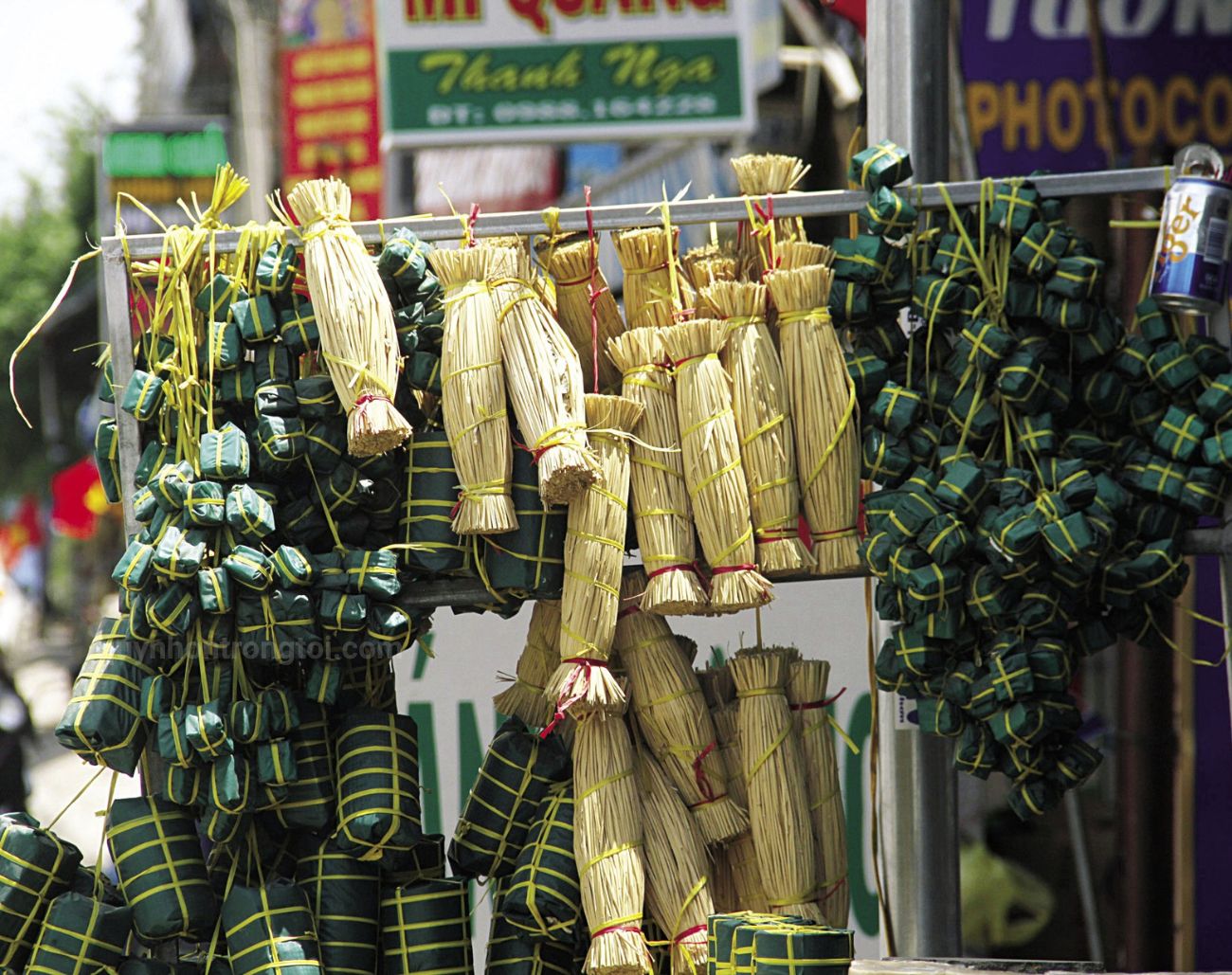 Nem chả Chợ Huyện – Đặc sản nức tiếng làm say lòng du khách