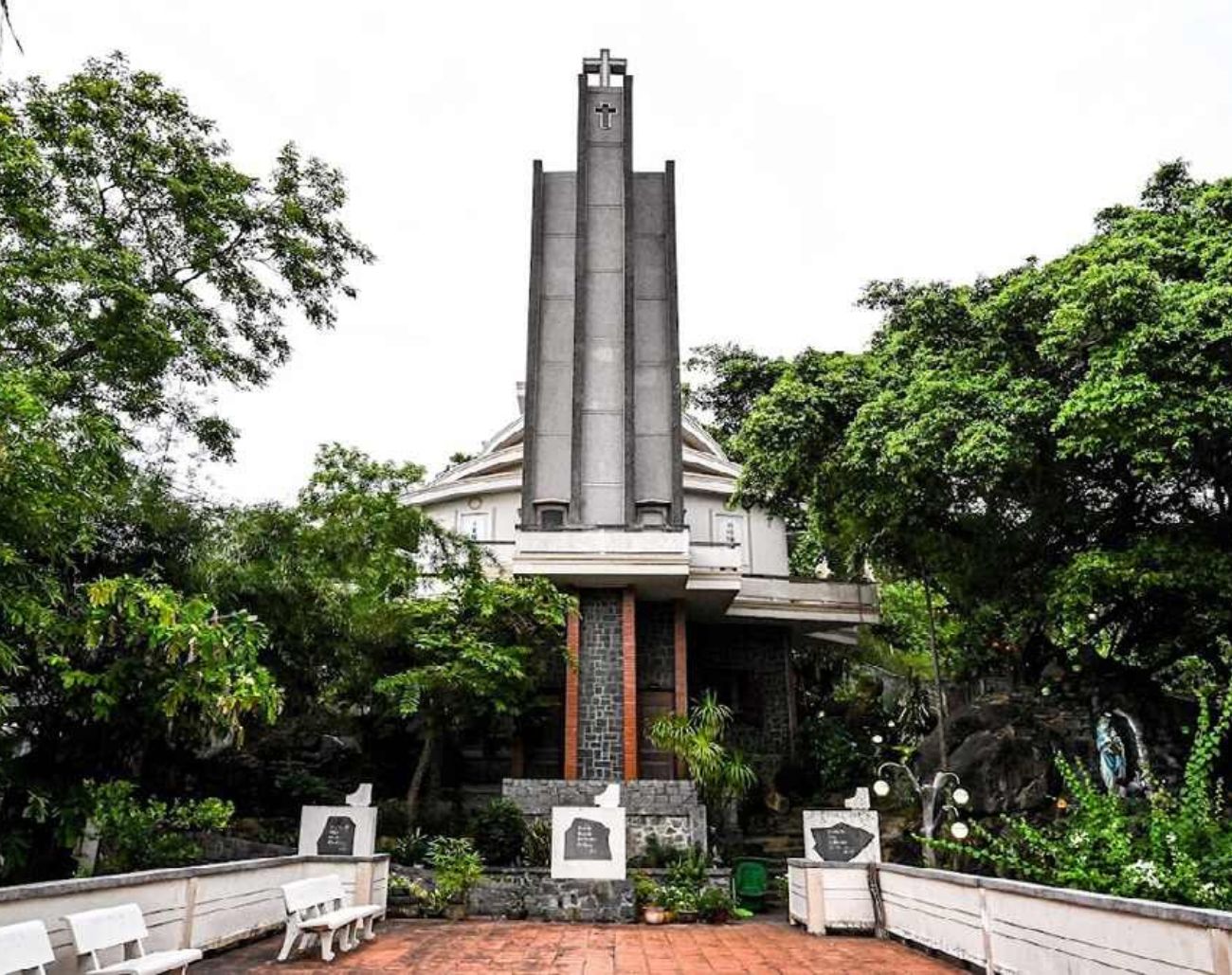 Nhà thờ Ghềnh Ráng – Chốn yên bình giữa thiên nhiên