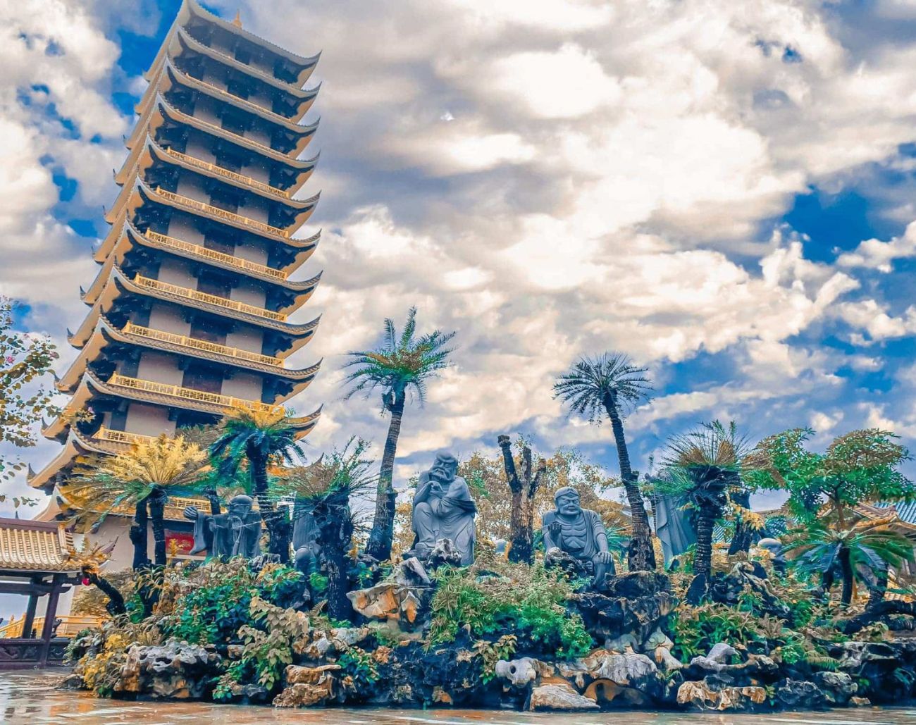 Tháp Thiên Ứng 12 tầng Chùa Thiên Hưng Bình Định