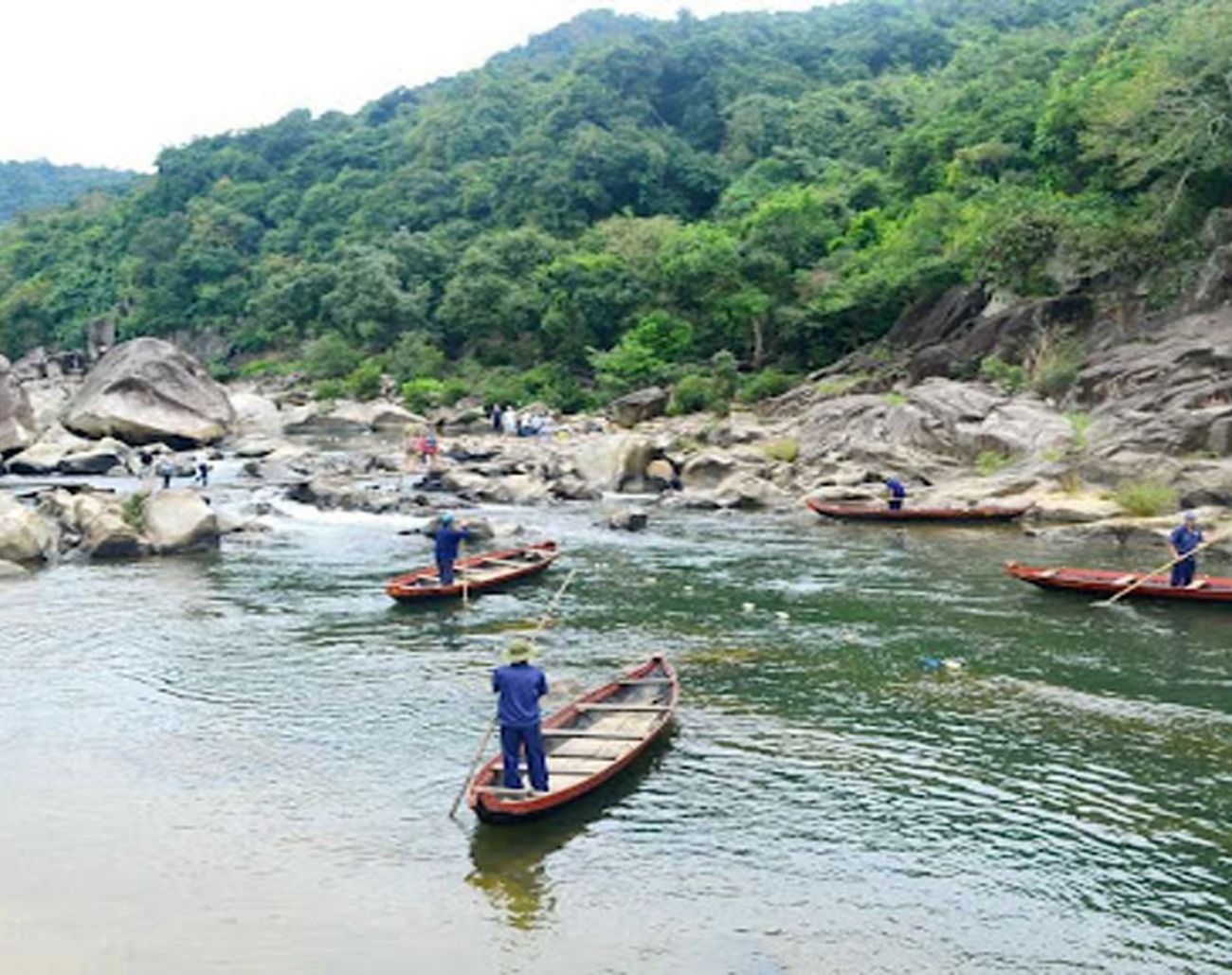Trải nghiệm chèo thuyền khám phá Hầm Hô