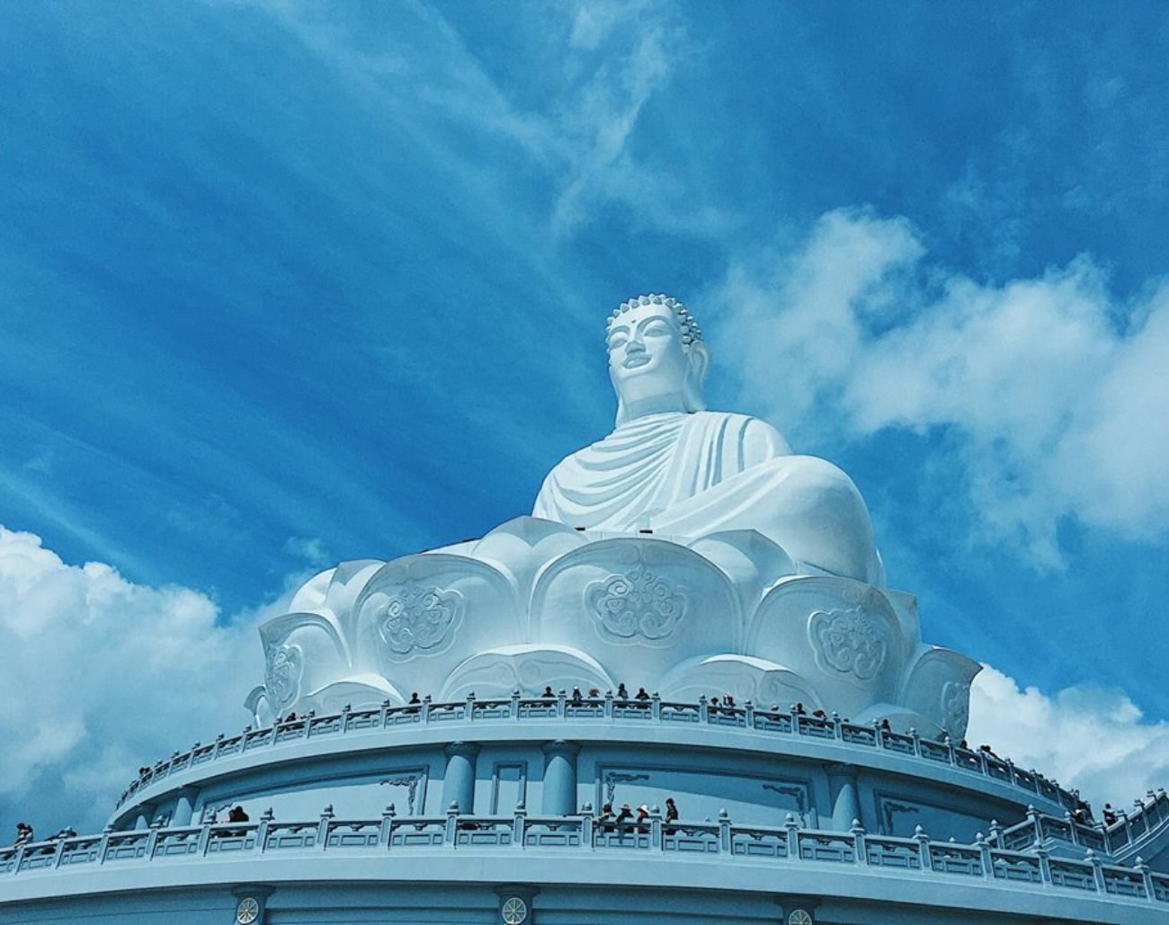 Tượng Phật khổng lồ tại Chùa Ông Núi