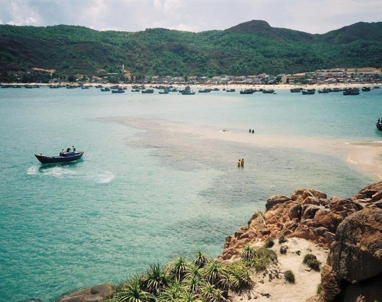 Bãi Rạng hoang sơ gần làng chài Hải Minh Quy Nhơn