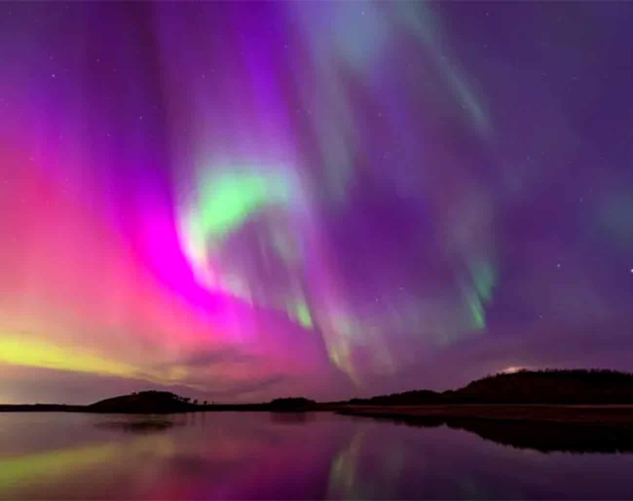 Cực quang rực sáng trong bão Mặt Trời mạnh