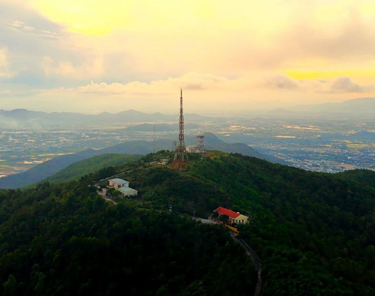 Trạm radar trên đỉnh Núi Vũng Chua Quy Nhơn